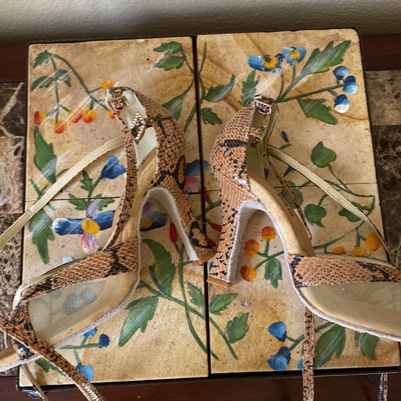 Elegance Dancing Shoes - Python size 6.5 - Picture 4 of 7